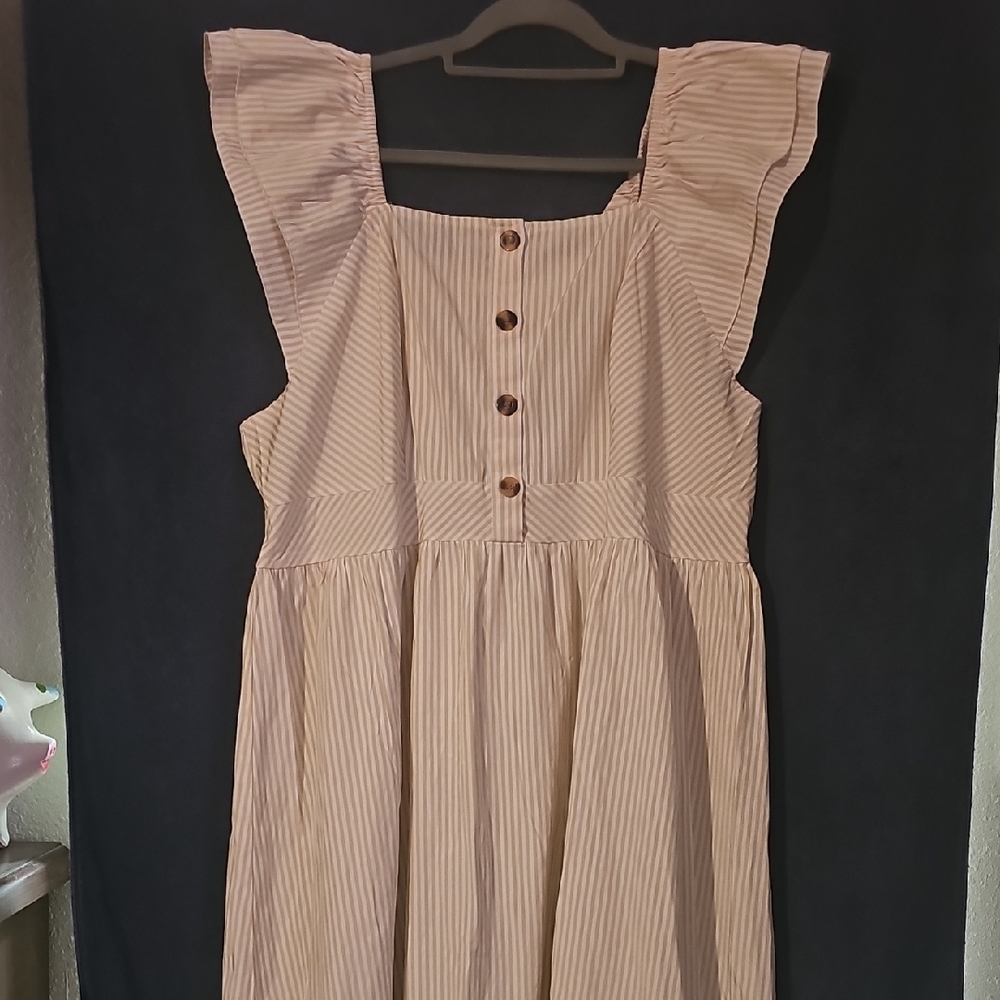 SHEIN Curve Cream Striped Top